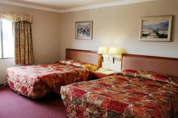 Metro Plaza Hotel 10